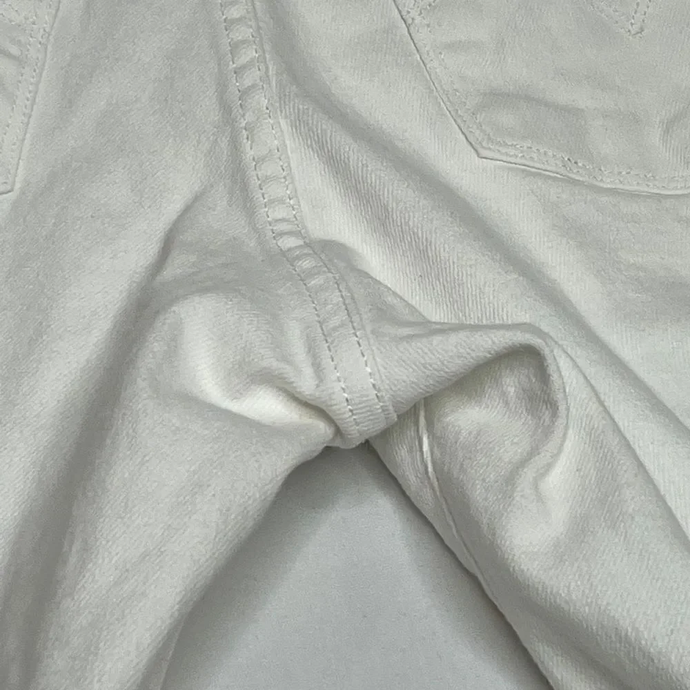 Levi’s vintage 90’s white Bermuda shorts size 31